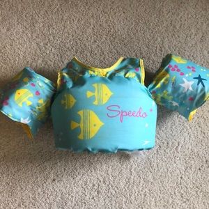 Children’s puddle jumper life jacket